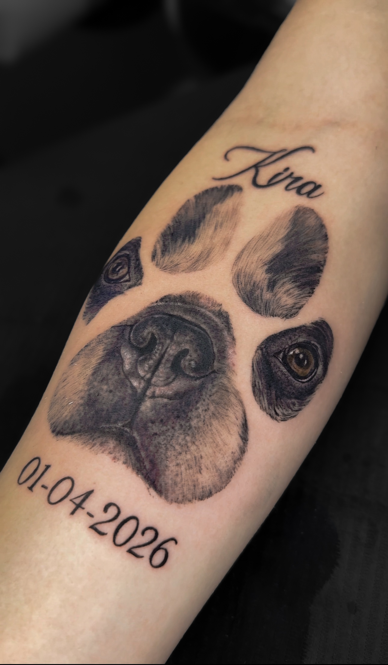 Tatuaje línea fina Kazzo Tattoo