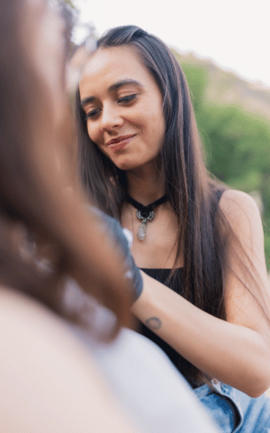 Sofía, tatuadora especialista en línea fina en Kazzo Tattoo Málaga