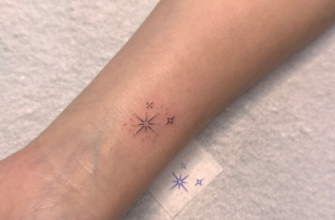 Tatuaje personalizado línea fina - Kazzo Tattoo Málaga